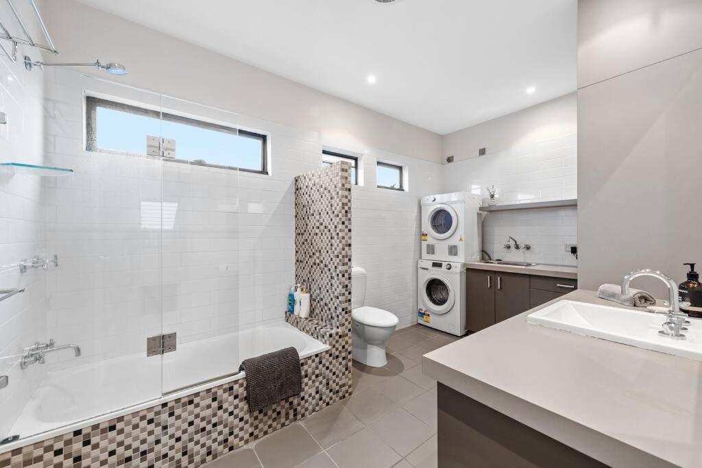 The Family Queenslander ~ Woolloongabba Holiday home *